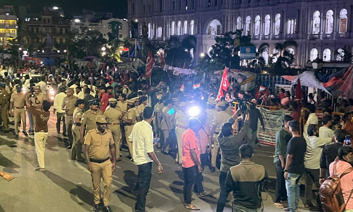 Chennai: Detained cleanliness workers released in the evening; protest leaders still in custody