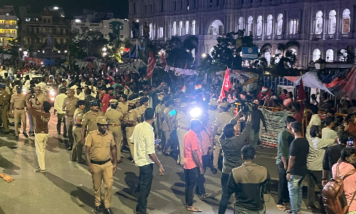 Chennai cleanliness workers protest: Women released after arrest, men remain detained at community halls Chennai cleanliness workers protest: Women released after arrest, men remain detained at community halls