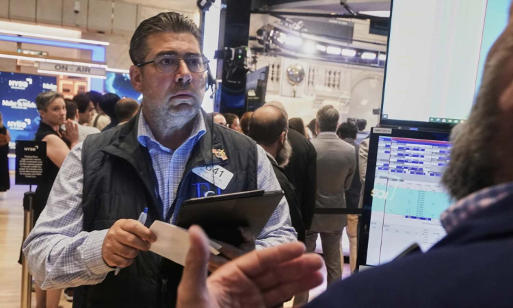 World shares mixed in quiet trading as traders await cues from Fed