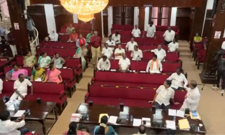 Left councillors stage walkout over solid waste management privatisation, midnight arrest of NULM workers