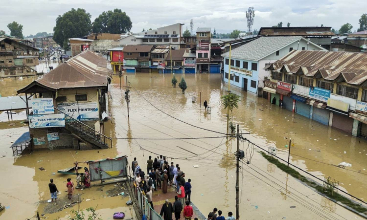 JK: Death toll mounts to 36 after record rains in Jammu; Jhelum breaches flood alert mark in Srinagar, Anantnag JK: Death toll mounts to 36 after record rains in Jammu; Jhelum breaches flood alert mark in Srinagar, Anantnag