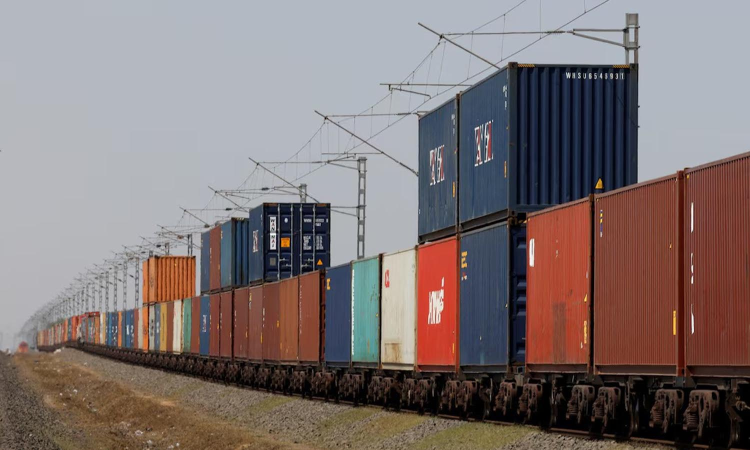 Comm Min to hold meetings with exporters on shipment diversification amid 50 pc US tariffs Comm Min to hold meetings with exporters on shipment diversification amid 50 pc US tariffs