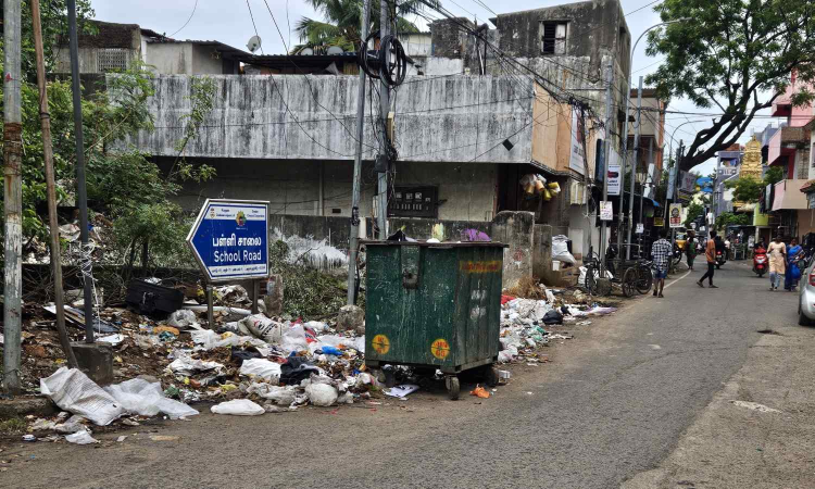 Chennai Citizen Connect: Garbage mess on School Road bothers residents of Kolathur Chennai Citizen Connect: Garbage mess on School Road bothers residents of Kolathur