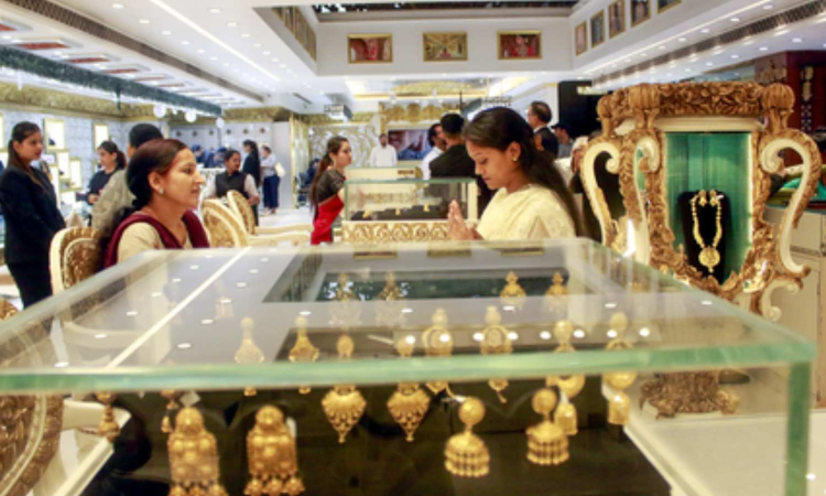 Gold falls Rs 200 to Rs 1,07,670/10 g, silver declines Rs 1,000 in Delhi markets Gold falls Rs 200 to Rs 1,07,670/10 g, silver declines Rs 1,000 in Delhi markets
