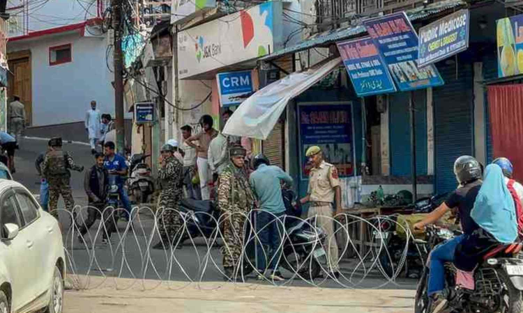 Markets return to life as restrictions eased for six hours in J-Ks Doda Markets return to life as restrictions eased for six hours in J-Ks Doda