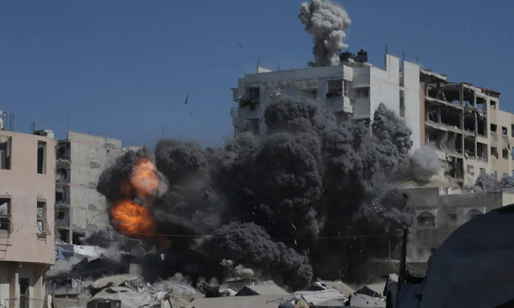 Israel ramps up strikes on Gaza City, hospital says at least 32 dead Israel ramps up strikes on Gaza City, hospital says at least 32 dead