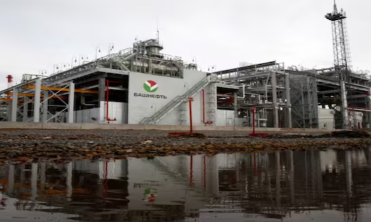 Ukrainian drones strike one of Russias top oil refineries, sparking fire Ukrainian drones strike one of Russias top oil refineries, sparking fire