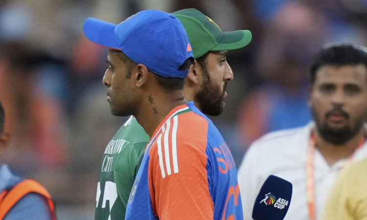 Asia Cup: Pakistan opt to bat against India Asia Cup: Pakistan opt to bat against India