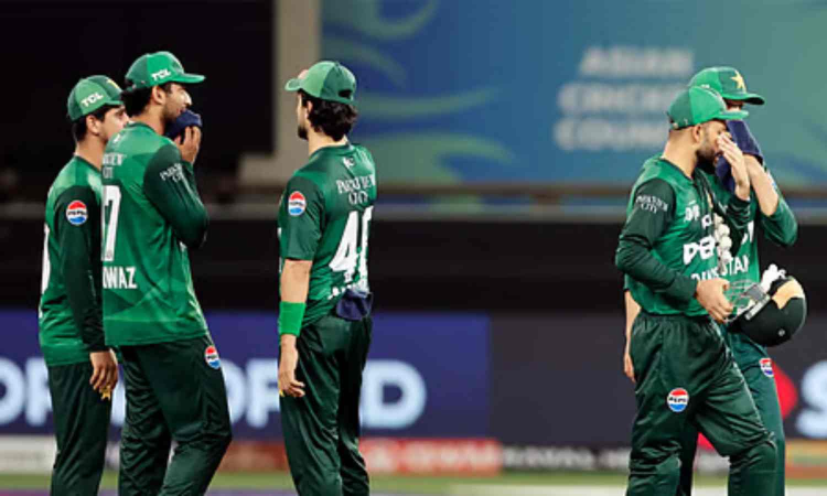 Asia Cup: Pakistan arrive for UAE game after day long drama; ICC rejects demand for Pycroft removal Asia Cup: Pakistan arrive for UAE game after day long drama; ICC rejects demand for Pycroft removal