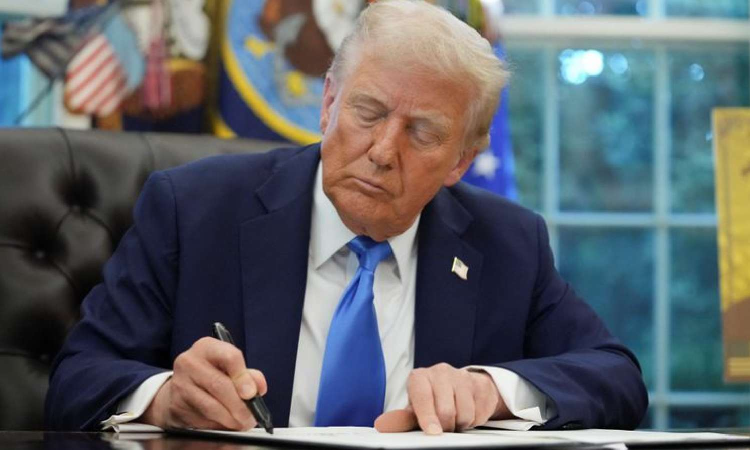 Trump announces USD 100,000 H1-B visa fee in move that could impact Indian workers in US