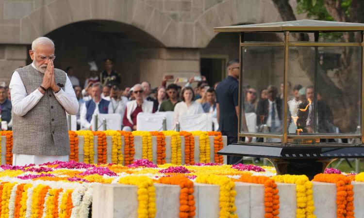 PM Modi pays homage to Gandhi, Shastri on birth anniversary