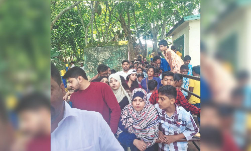 Tourists throng Yelagiri during puja holidays leading to traffic snarls Tourists throng Yelagiri during puja holidays leading to traffic snarls