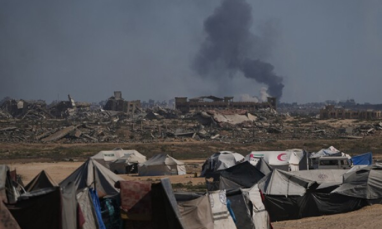 Israeli strikes kill dozens in Gaza as Hamas considers its response to Trumps peace proposal