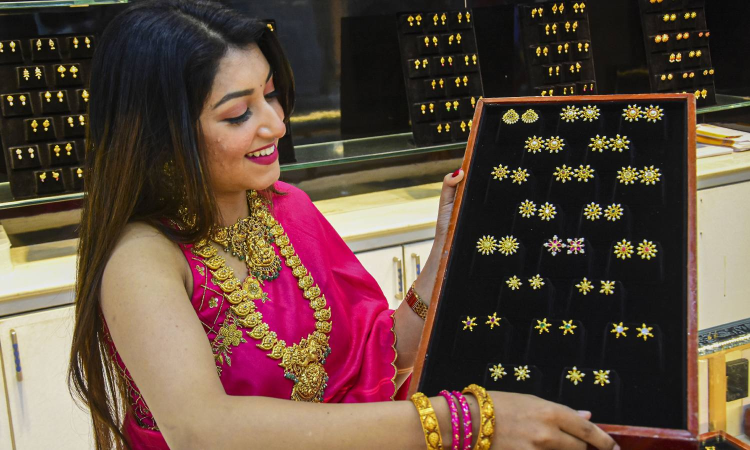 Chennai gold price hits record Rs 92,000 per sovereign; silver rises to Rs 190 per gram