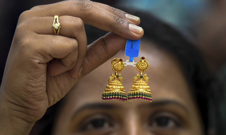 Gold price rally continues in Chennai, crosses Rs 92,000 per sovereign on Oct 13 Gold price rally continues in Chennai, crosses Rs 92,000 per sovereign on Oct 13