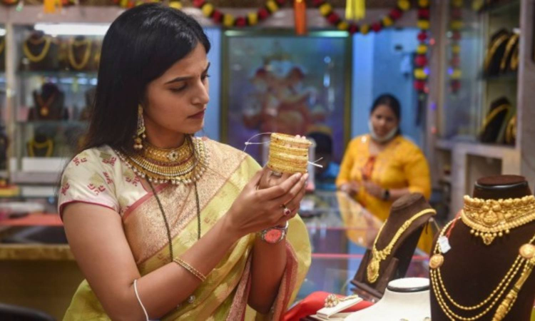 Chennai: Gold price rises again in afternoon trade, hits record Rs 90,720 per sovereign on Oct 10